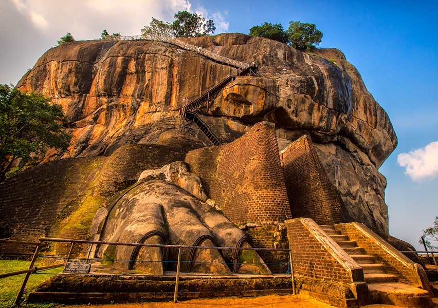 111543921Sigiriya_ROck