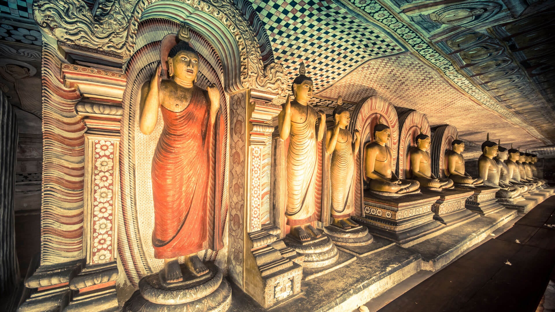 Dambulla-Cave-temple-Culturale-Triangle-sri-lanka